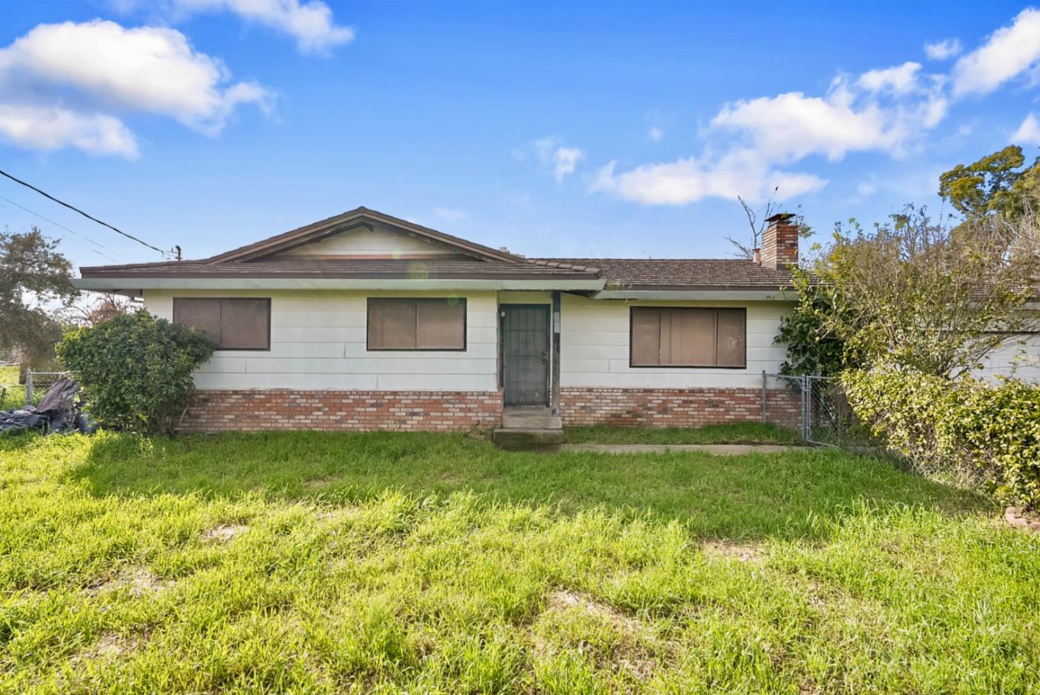 3319 North Waring Road Denair, CA 95316 - Photo 1 of 1 a front view of a house with a garden