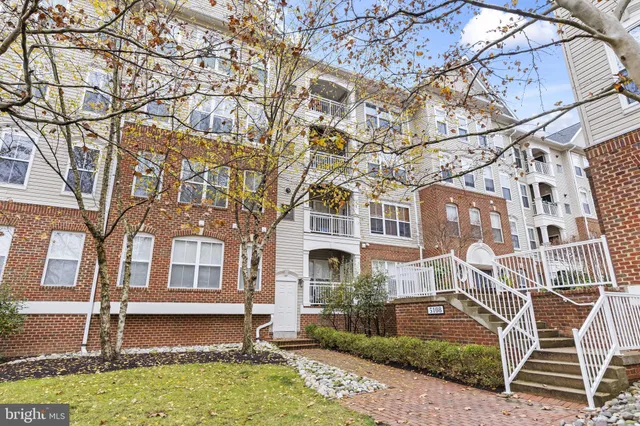 $3,000 | 5108 Donovan Drive, Unit 203, Alexandria, VA 22304