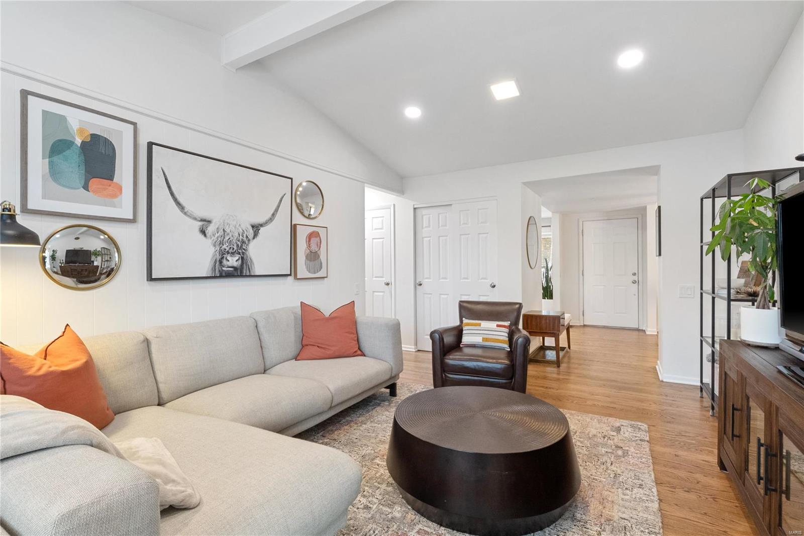 9156 Pardee Spur Crestwood, MO 63126 - Photo 7 of 27