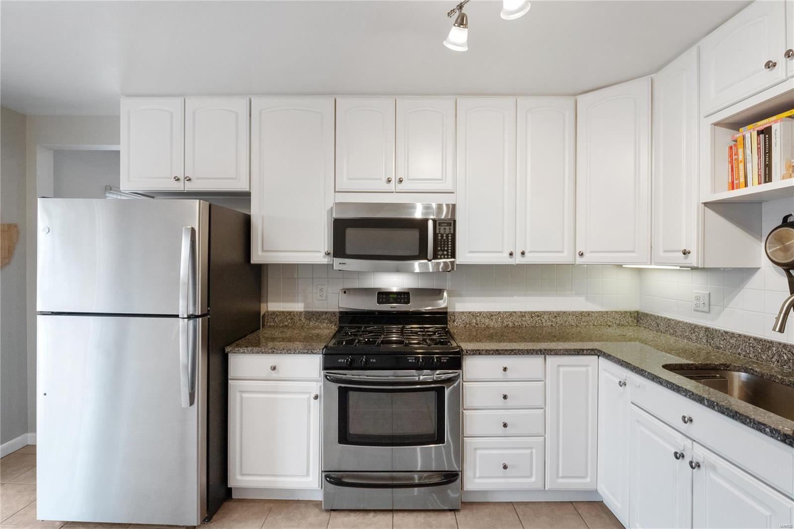 9156 Pardee Spur Crestwood, MO 63126 - Photo 9 of 27