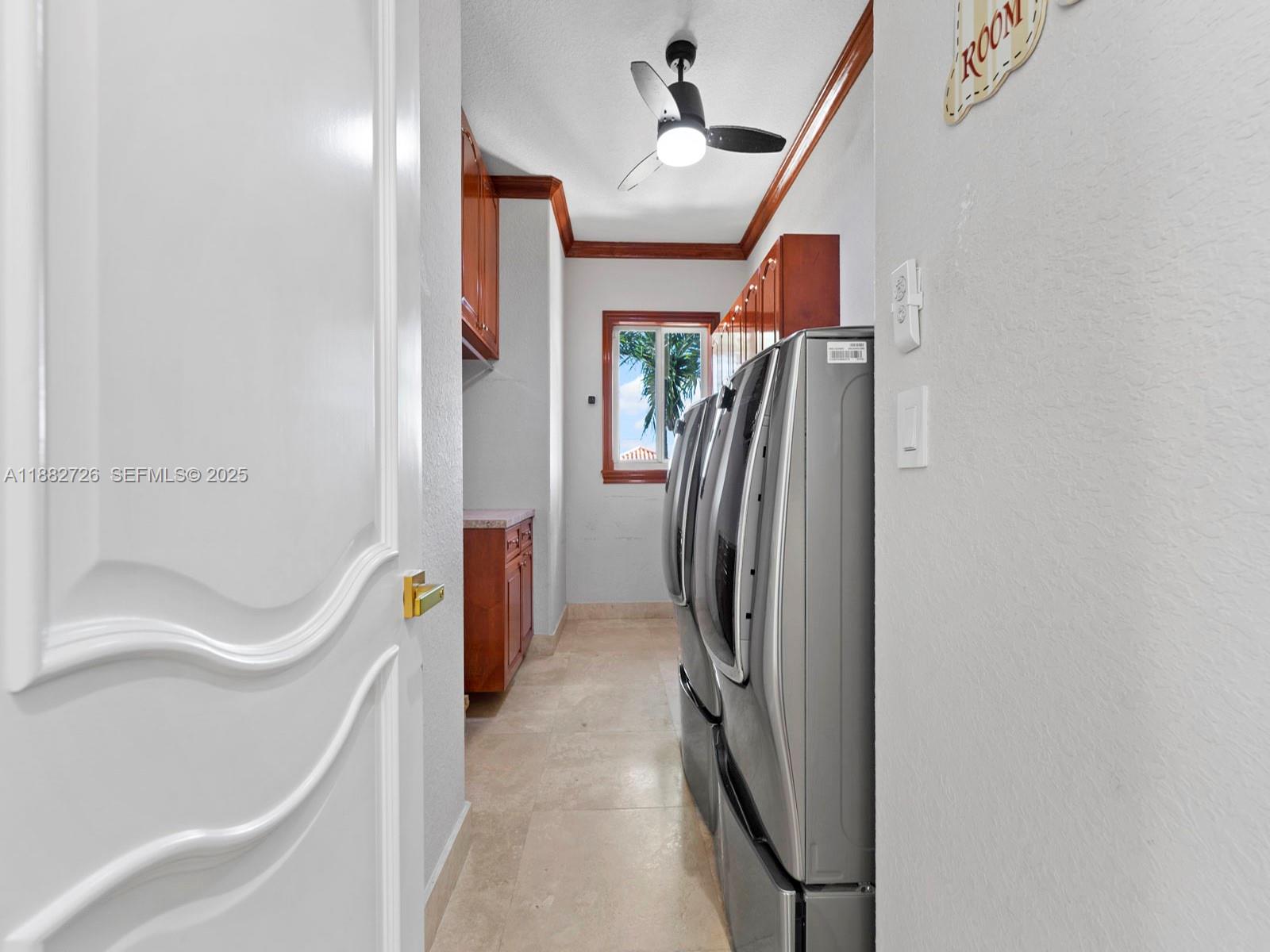 12770 Southwest 188th Street Miami, FL 33177 - Photo 38 of 65 a bathroom with a bathtub and a shower