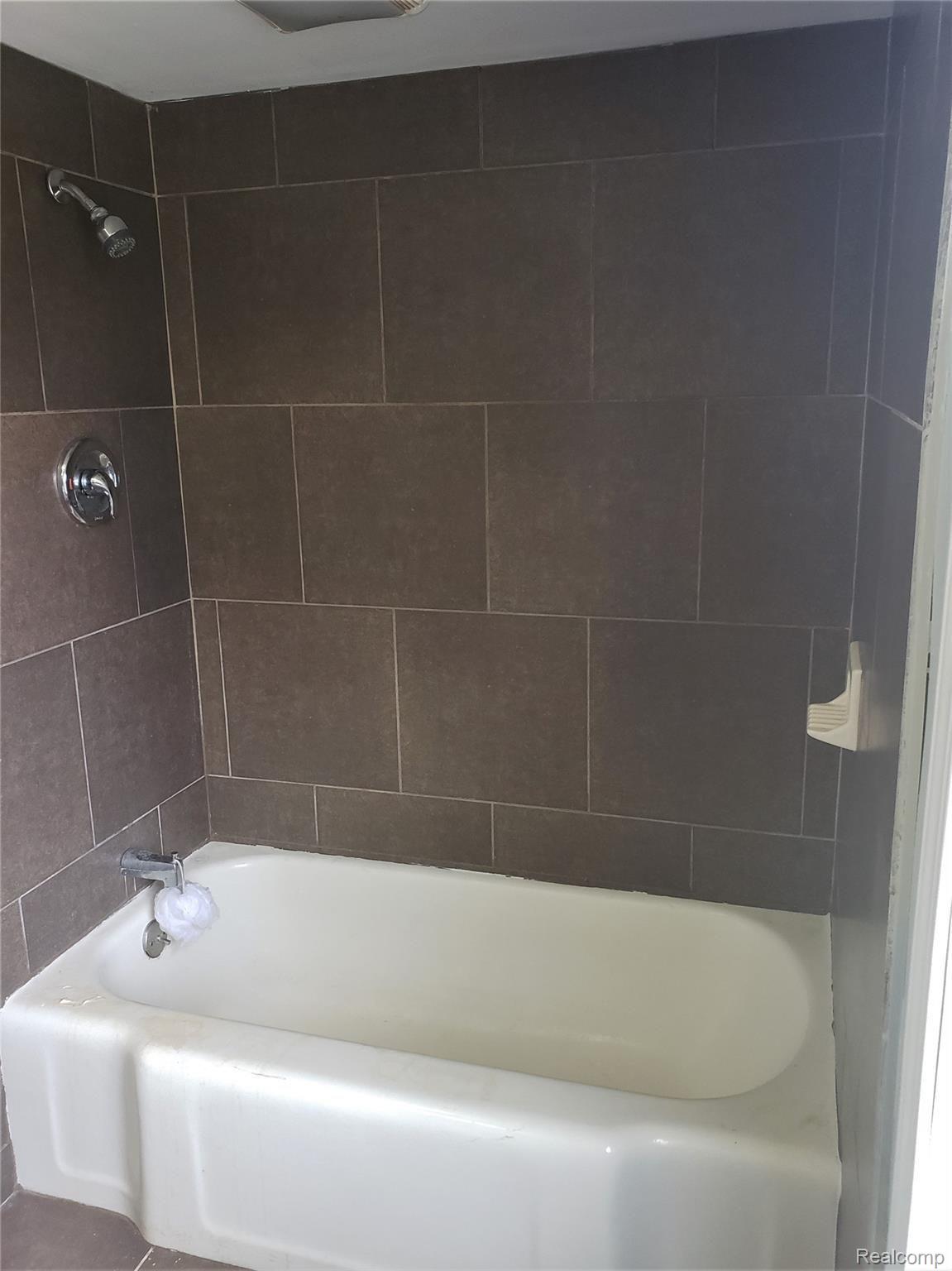 84 Chestnut Street River Rouge, MI 48218 - Photo 20 of 38 Bath_02.jpg