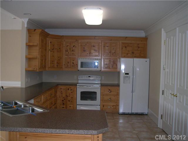 7529 Buckland Road Charlotte, NC 28278 - Photo 5 of 11 Gallery Image 5