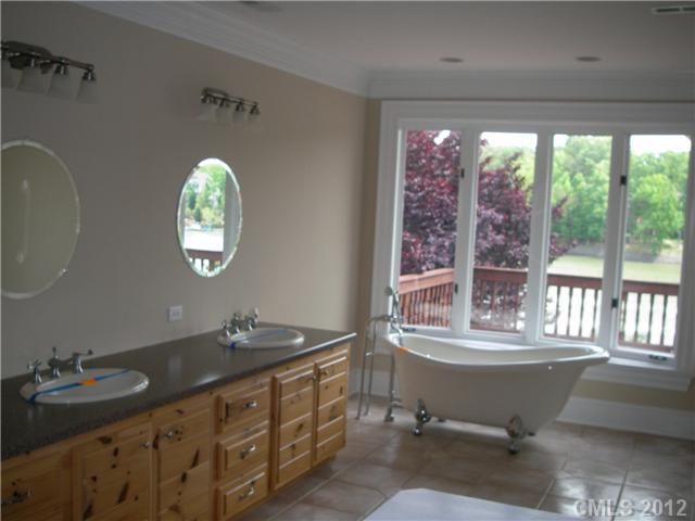 7529 Buckland Road Charlotte, NC 28278 - Photo 7 of 11 Gallery Image 7