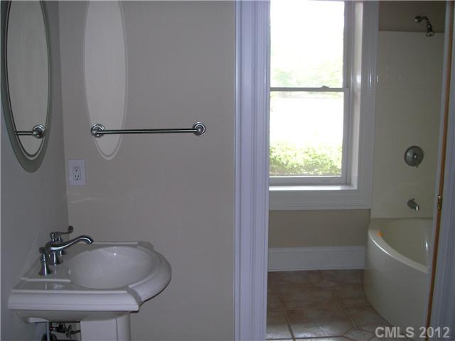 7529 Buckland Road Charlotte, NC 28278 - Photo 9 of 11 Gallery Image 9