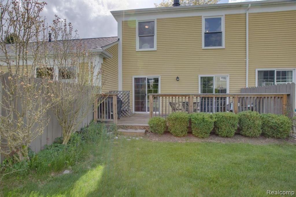 1402 Crescent Lane, Unit 330 Rochester Hills, MI 48306 - Photo 30 of 32