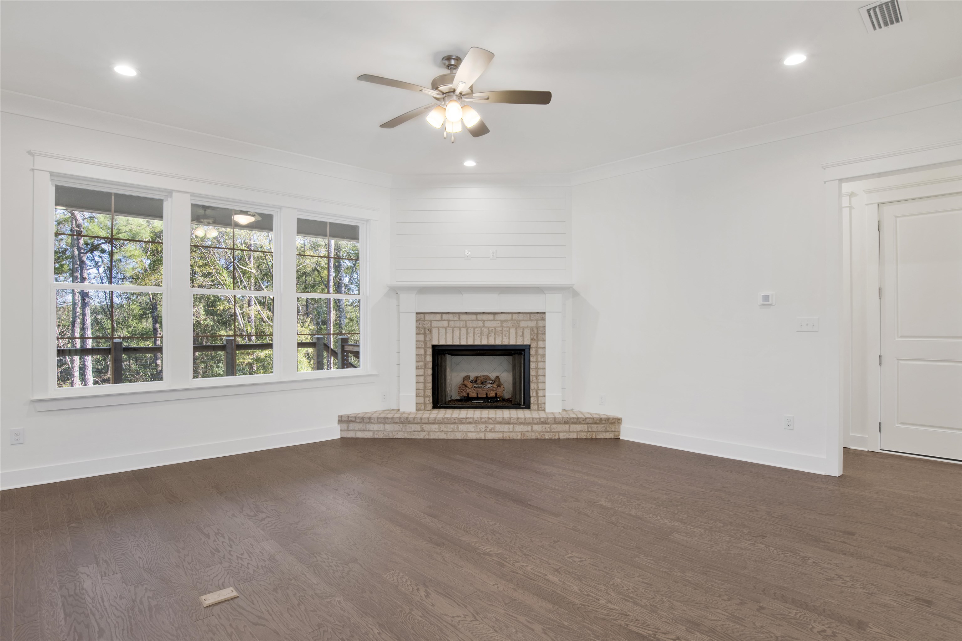 8615 Daintree Court Daphne, AL 36526 - Photo 7 of 41 Living Room