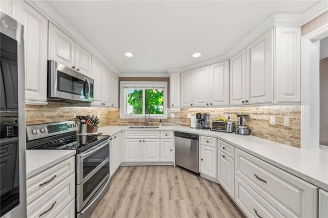 $910,000 | 5 Robin Hill Lane, Laguna Hills, CA 92653