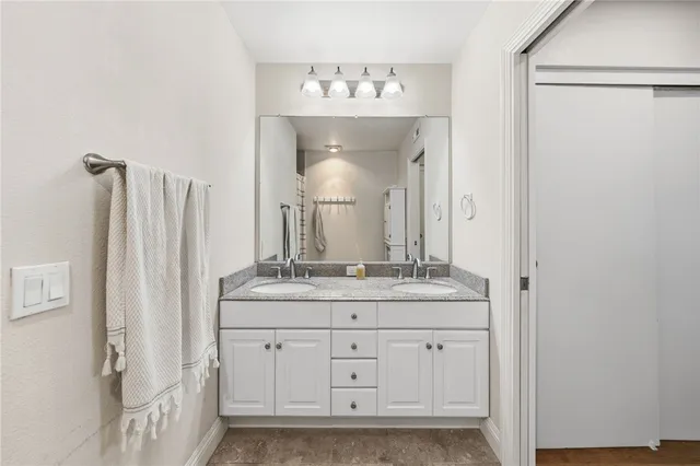 $910,000 | 5 Robin Hill Lane, Laguna Hills, CA 92653