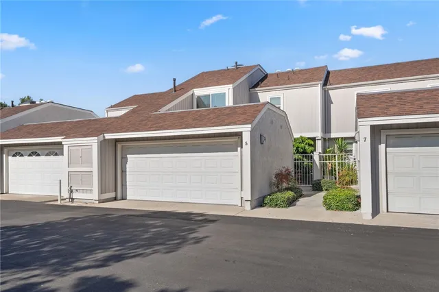 $910,000 | 5 Robin Hill Lane, Laguna Hills, CA 92653