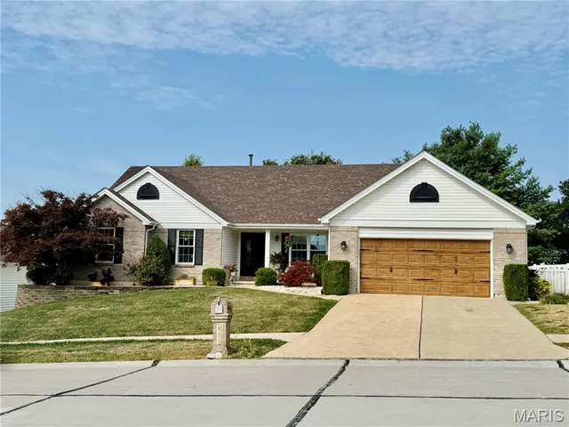 $480,500 | 661 Clifton Hill Drive, St. Peters, MO 63376