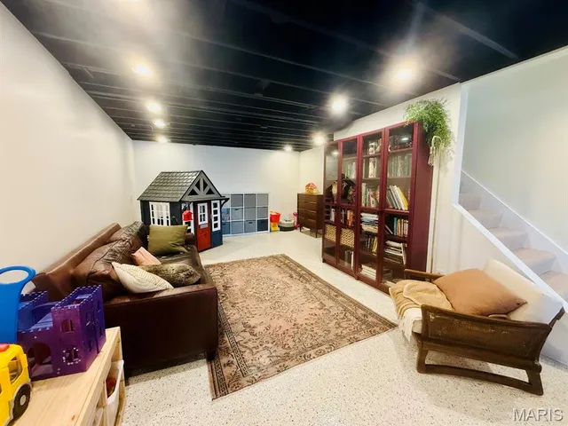 $480,500 | 661 Clifton Hill Drive, St. Peters, MO 63376