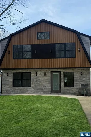 $3,500 | 14 Redwood Street, Unit FIRST, Bergenfield, NJ 07621