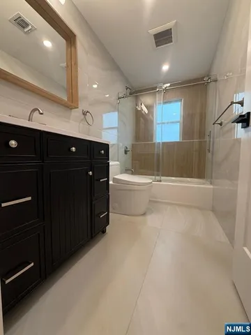 $3,500 | 14 Redwood Street, Unit FIRST, Bergenfield, NJ 07621