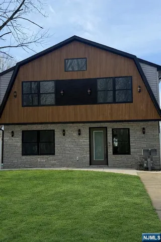 $3,500 | 14 Redwood Street, Unit FIRST, Bergenfield, NJ 07621