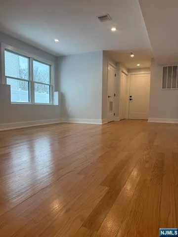 $3,500 | 14 Redwood Street, Unit FIRST, Bergenfield, NJ 07621