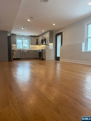 $3,500 | 14 Redwood Street, Unit FIRST, Bergenfield, NJ 07621