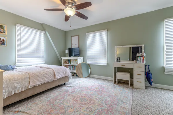 $3,700 | 3 Lakeview Drive, Mundelein, IL 60060