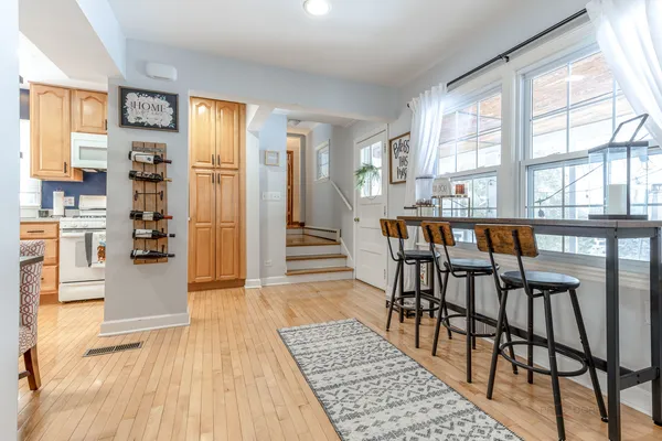 $3,700 | 3 Lakeview Drive, Mundelein, IL 60060