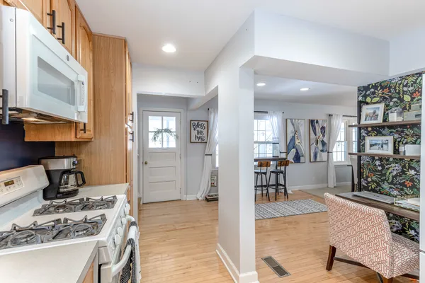 $3,700 | 3 Lakeview Drive, Mundelein, IL 60060