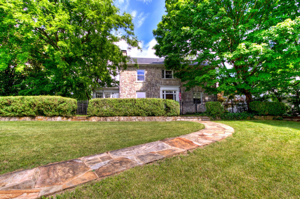 676 South Crest Road Chattanooga, TN 37404 - Photo 1 of 39 1