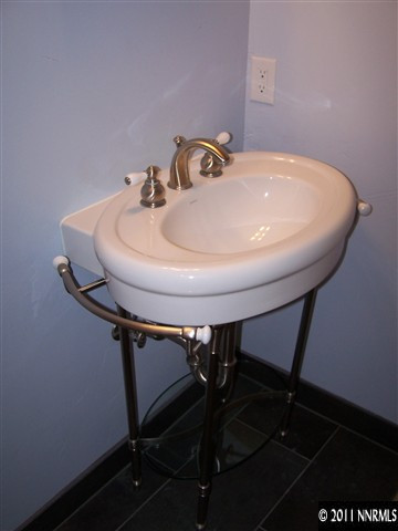655 Hillcrest Drive Reno, NV 89509 - Photo 8 of 13 Photo 8