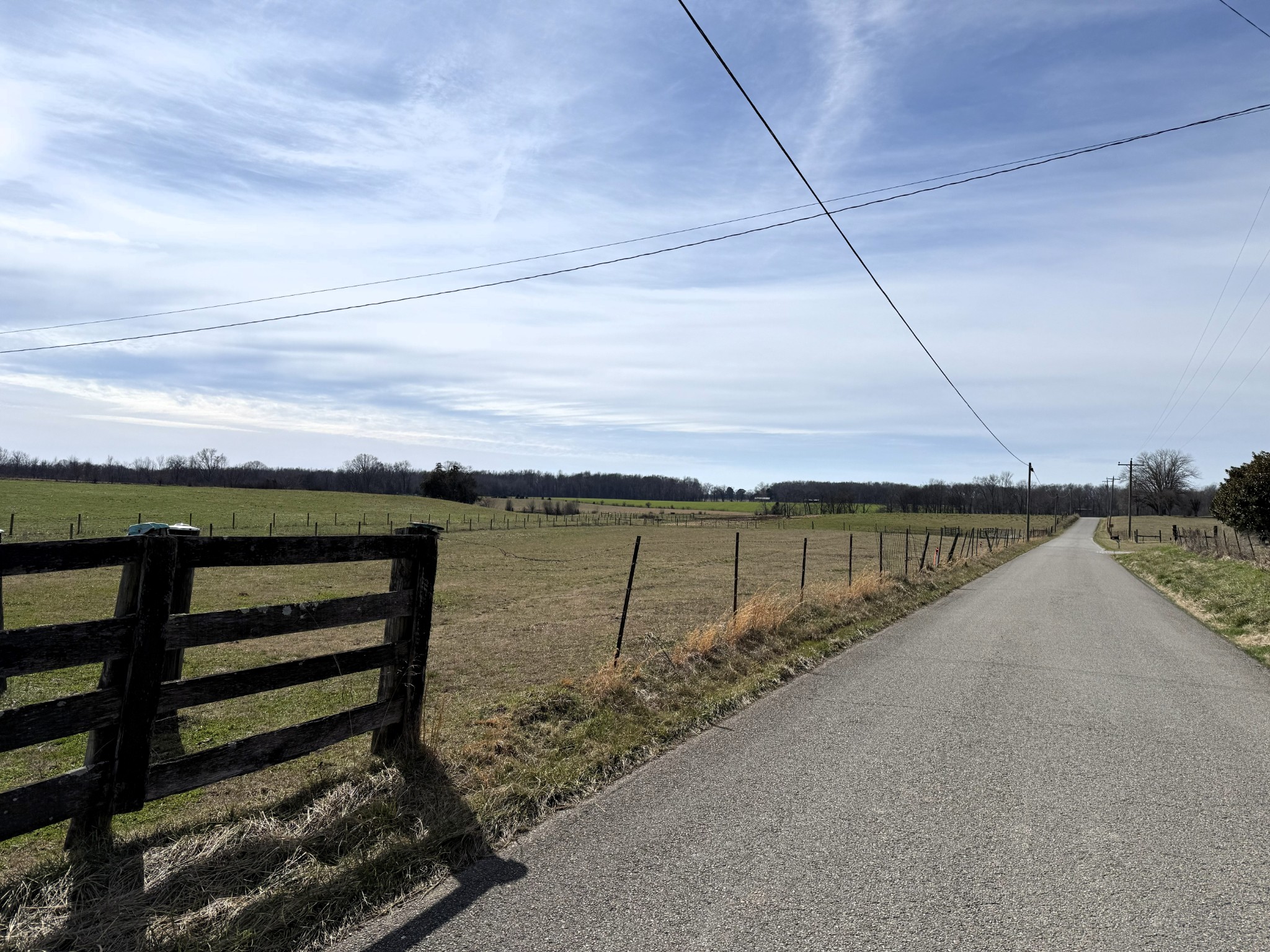 2100 Beacon Light Road Morrison, TN 37357 - Photo 15 of 36 a view of a ocean from a balcony