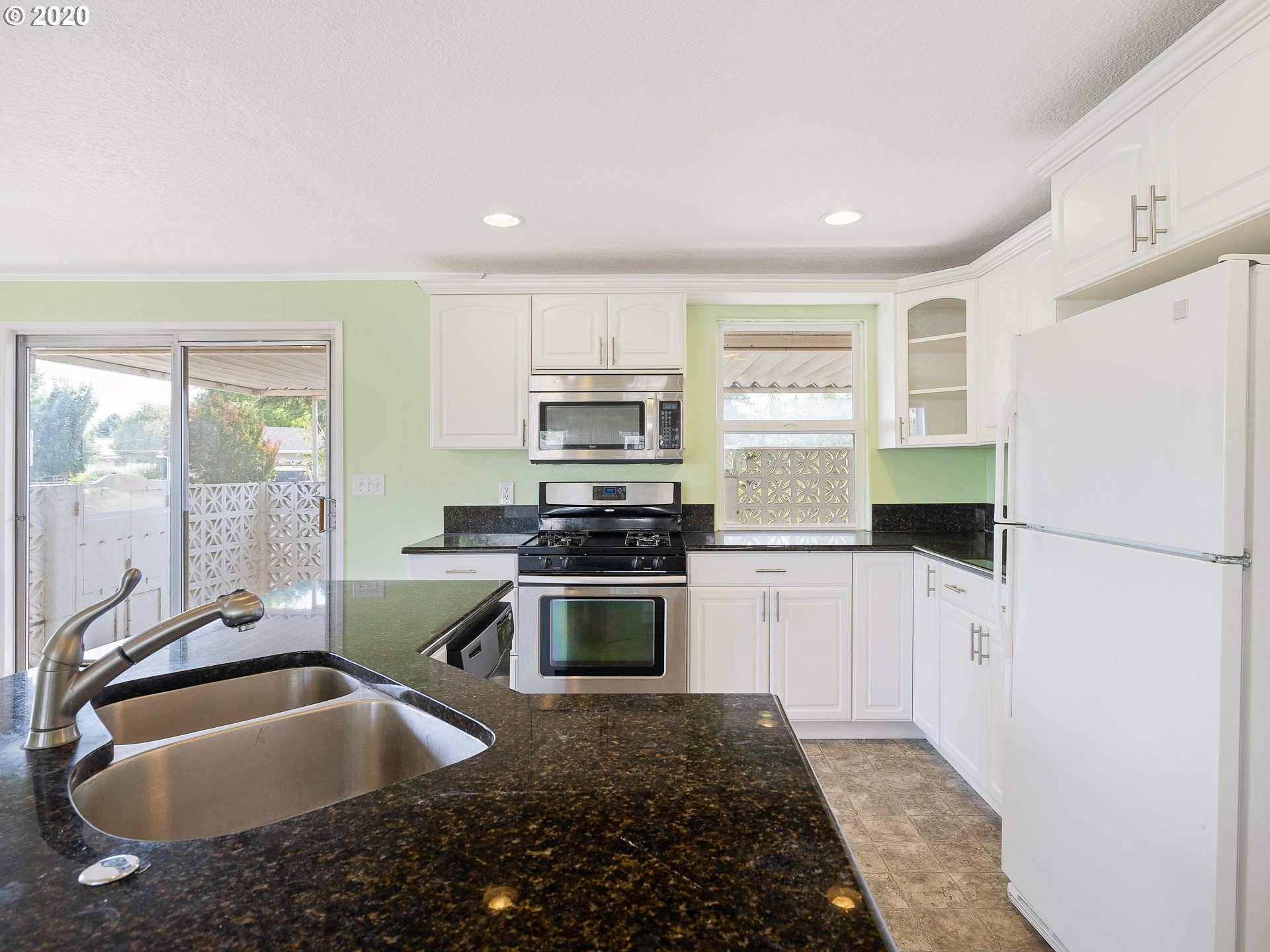 1692 Princeton Road Woodburn, OR 97071 - Photo 8 of 32 Gallery Image 8