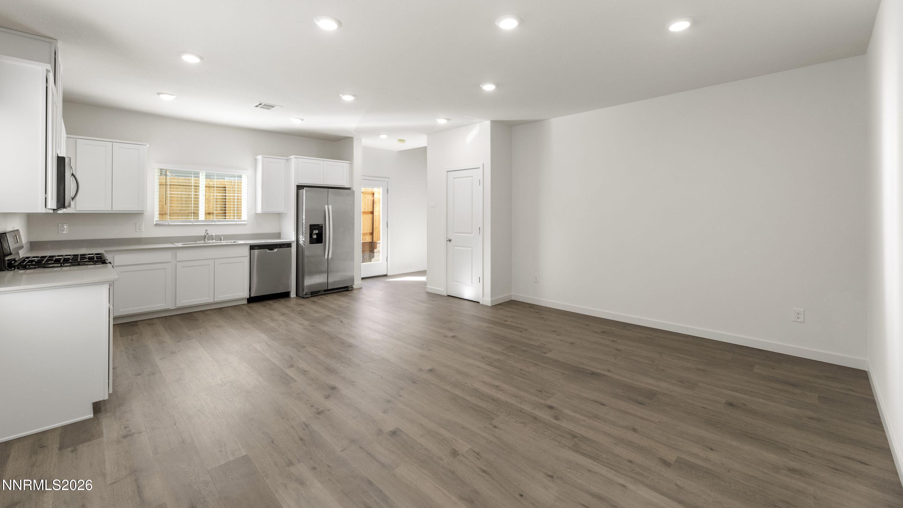 8394 Vermilion Drive Reno, NV 89506 - Photo 3 of 25 Kitchen