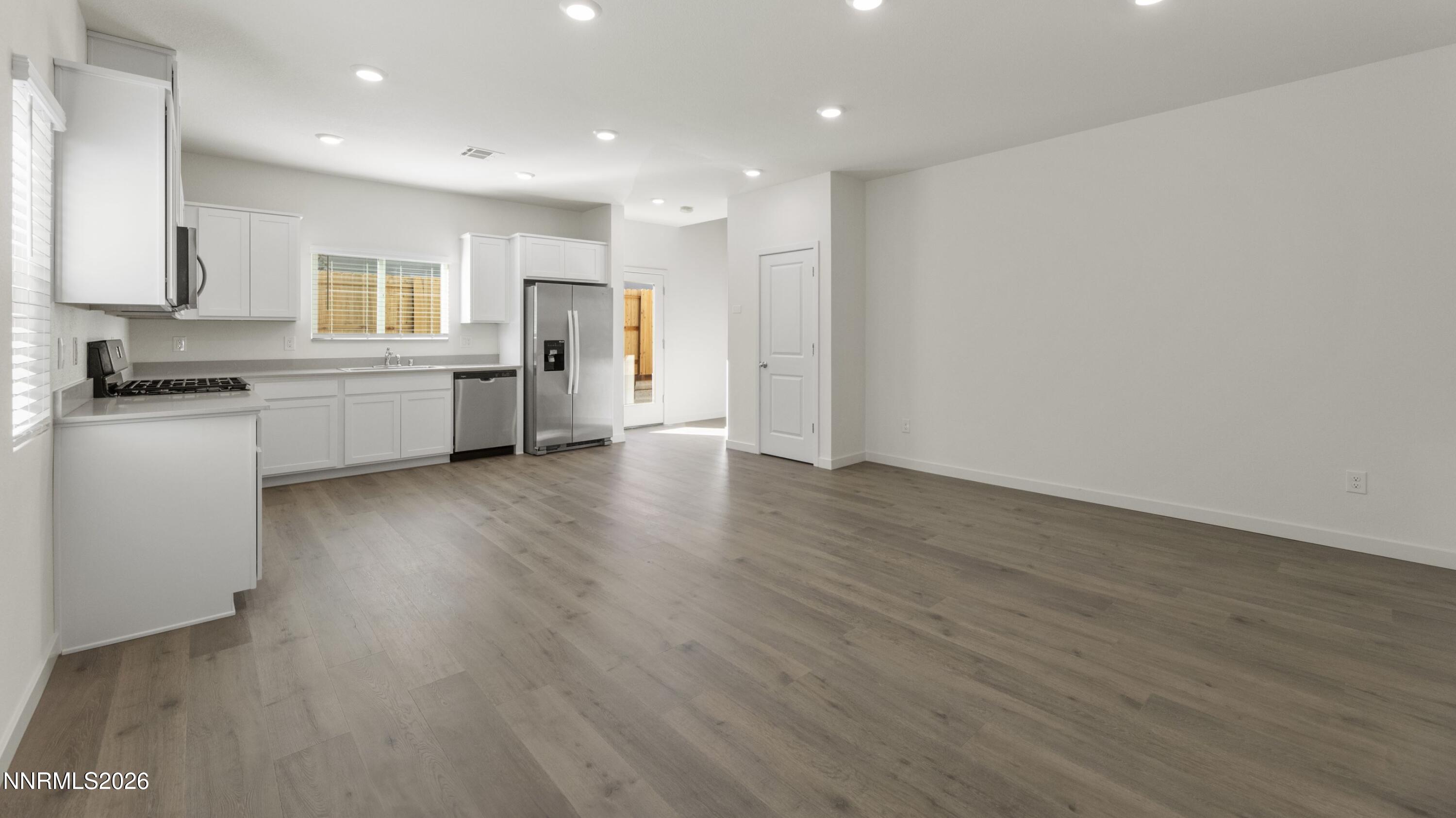 8394 Vermilion Drive Reno, NV 89506 - Photo 6 of 25 Kitchen