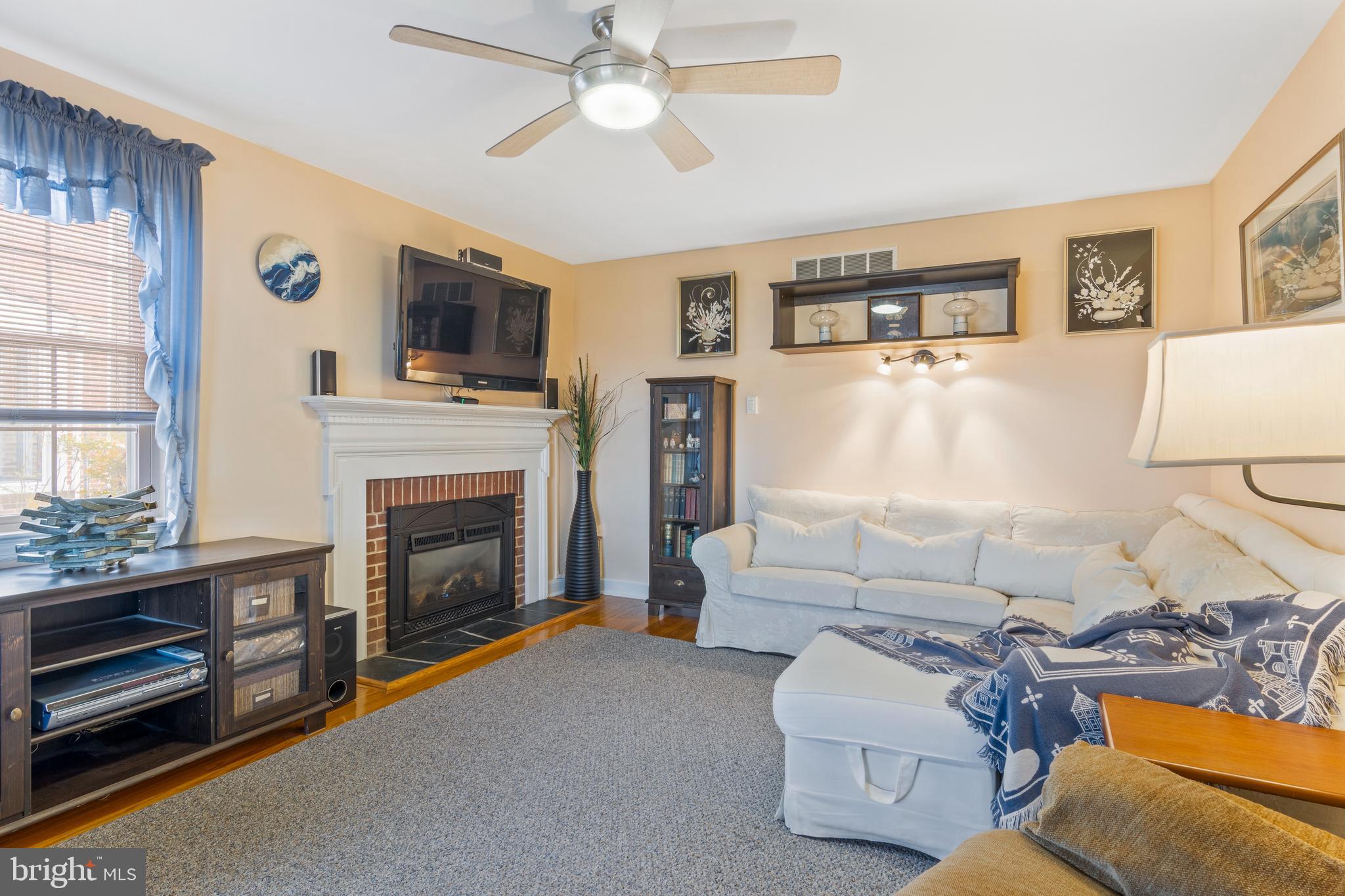 20 Windsor Road Wilmington, DE 19809 - Photo 5 of 40 Formal Living Room