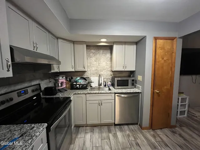 $2,100 | 3 Chrisken Drive, Unit A, Bethlehem, NY 12077