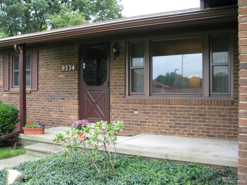 9334 Hilton Road Brighton, MI 48114 - Photo 8 of 34 Spacious front porch- bring your swing