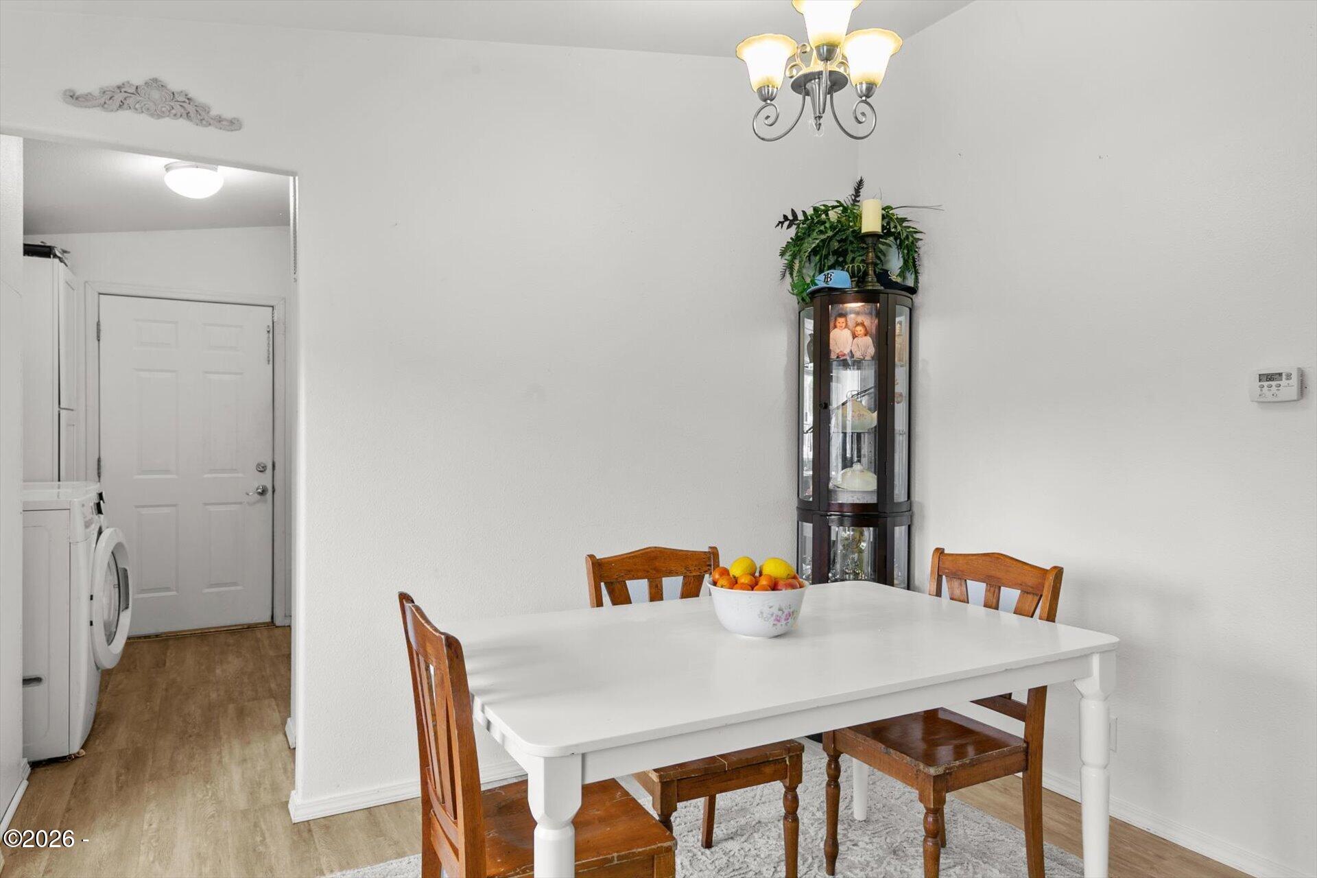 17 North Deer Valley Road Otis, OR 97368 - Photo 11 of 42 Dining