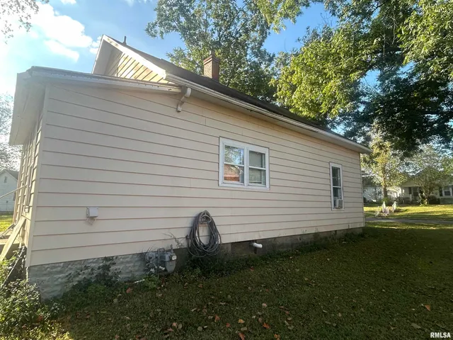 $99,900 | 203 West 12th Street, Metropolis, IL 62960