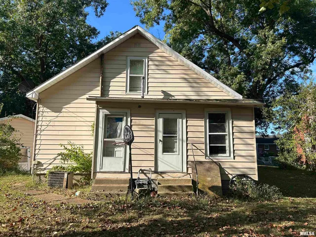$99,900 | 203 West 12th Street, Metropolis, IL 62960
