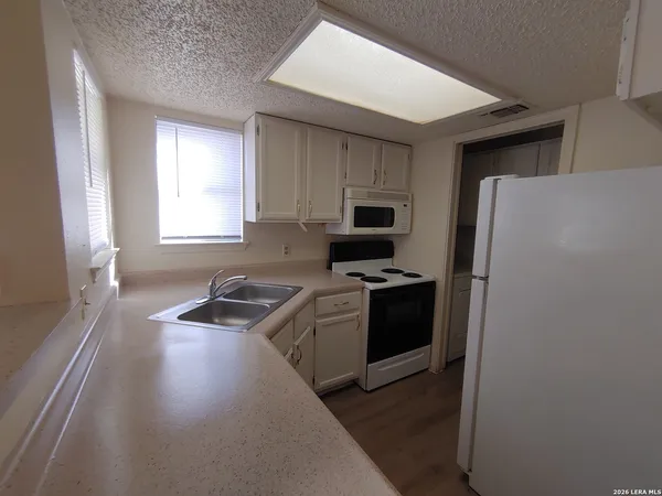 $900 | 6350 Cambridge Drive, Unit 1, San Antonio, TX 78218