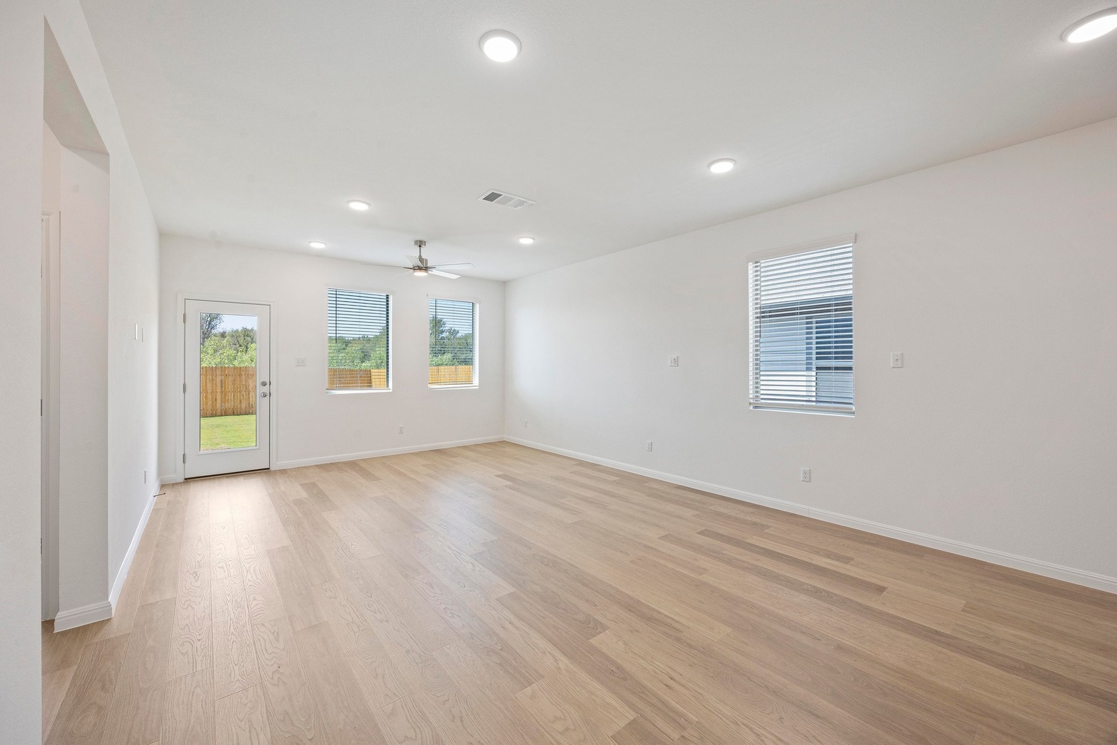 184 Hornet Street Elgin, TX 78621 - Photo 11 of 39