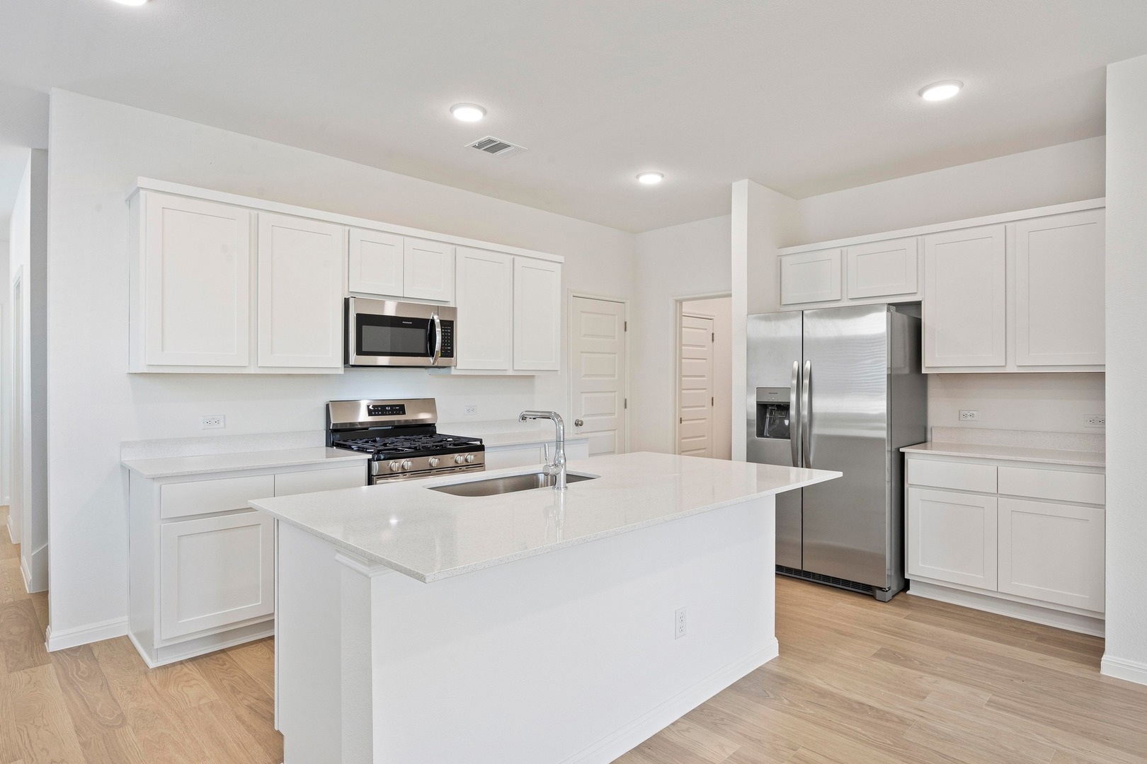 184 Hornet Street Elgin, TX 78621 - Photo 5 of 39