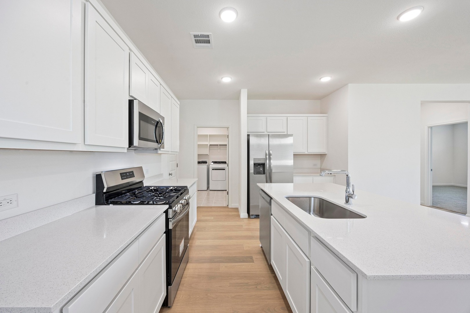 184 Hornet Street Elgin, TX 78621 - Photo 6 of 39