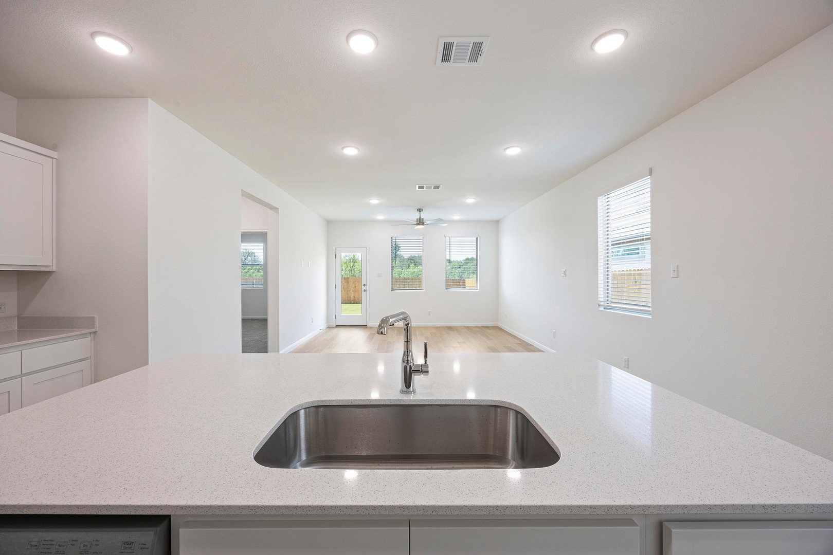 184 Hornet Street Elgin, TX 78621 - Photo 8 of 39