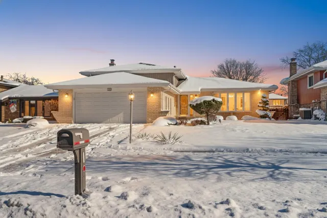 $389,900 | 15755 Ridgeland Avenue, Oak Forest, IL 60452