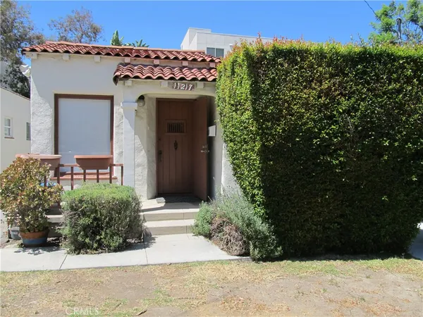 $2,300 | 11217 La Maida Street, North Hollywood, CA 91601