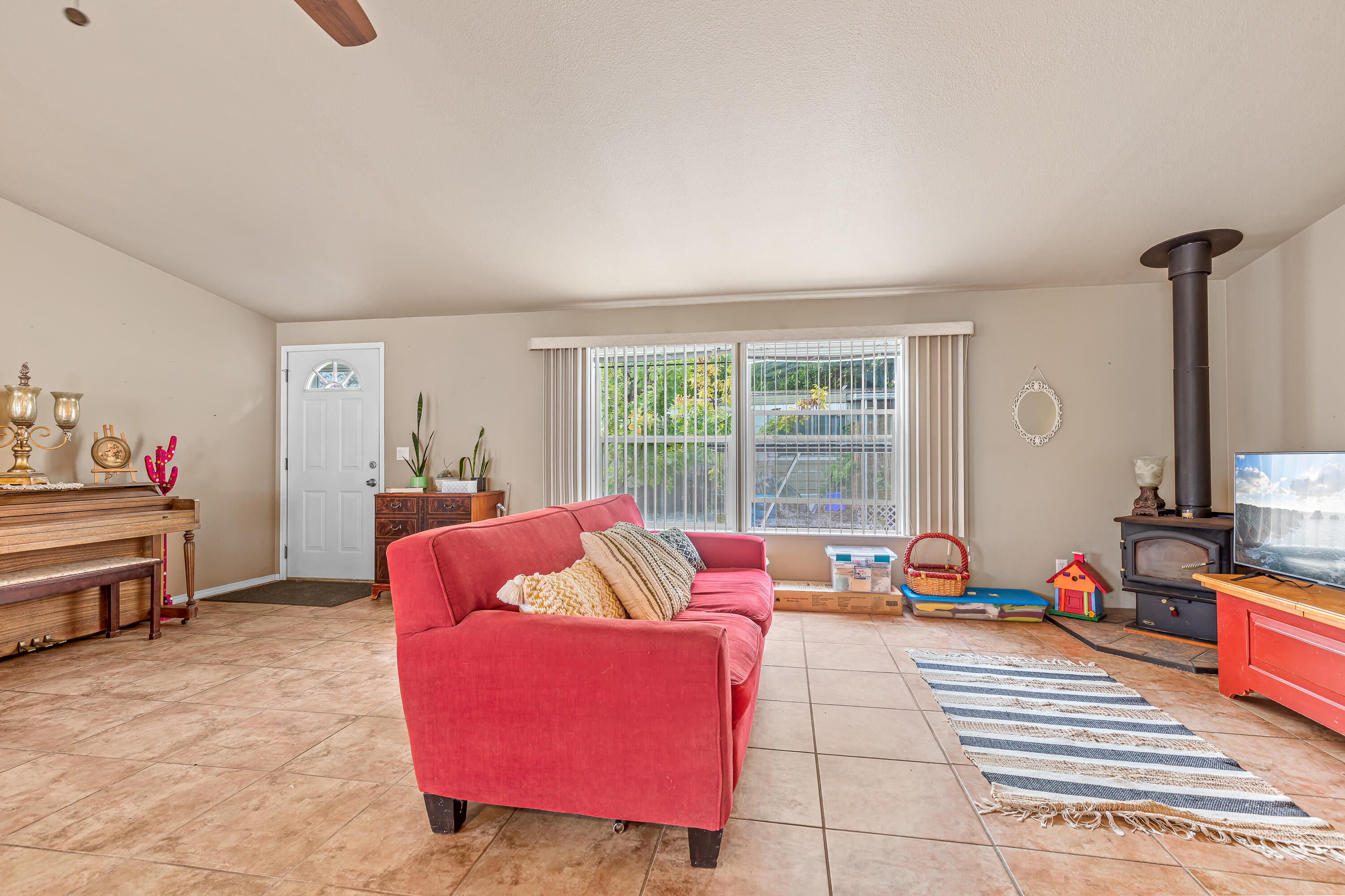 321 Clay Street, Unit 22 Ashland, OR 97520 - Photo 3 of 29 9R9A4026