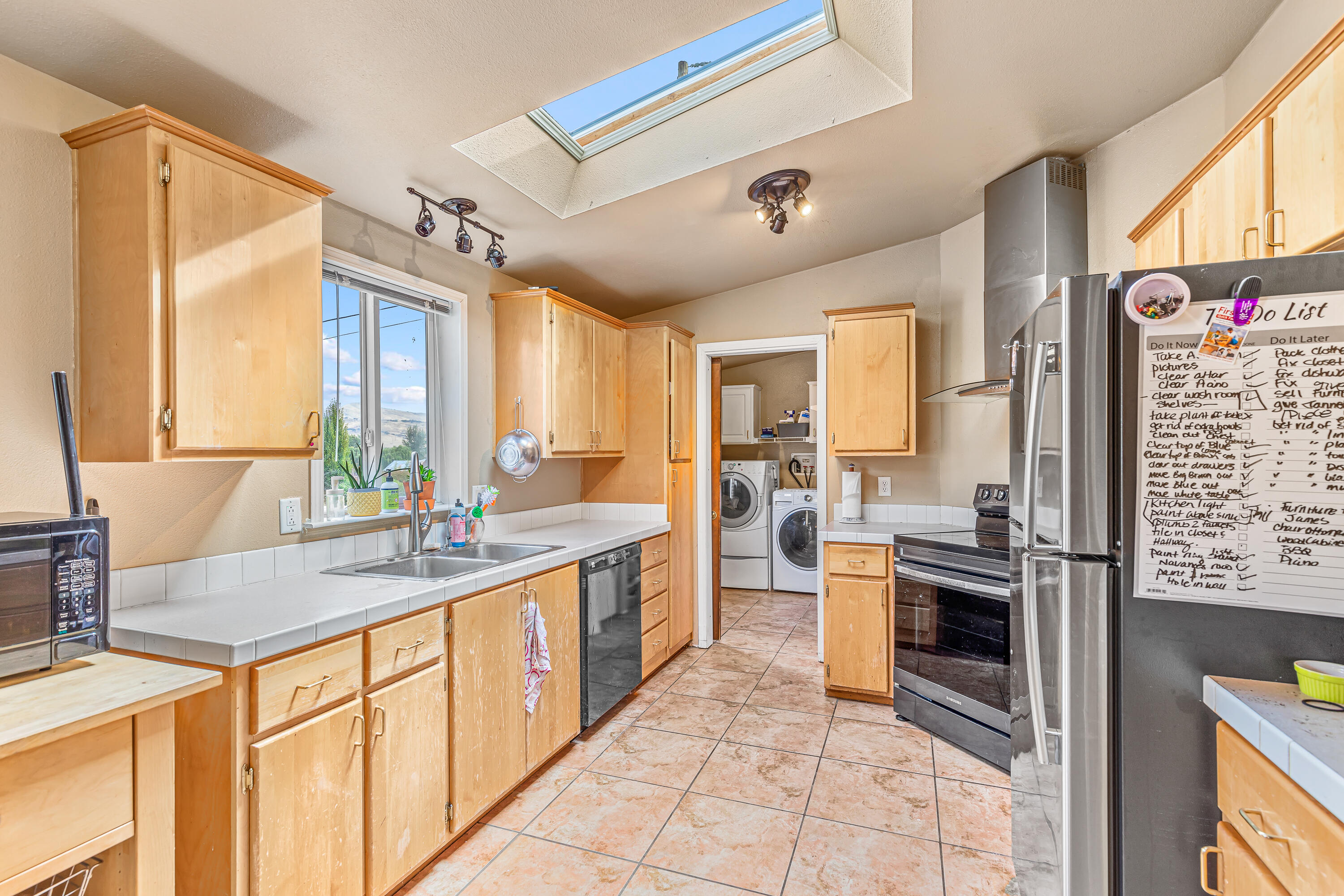 321 Clay Street, Unit 22 Ashland, OR 97520 - Photo 7 of 29 9R9A4046