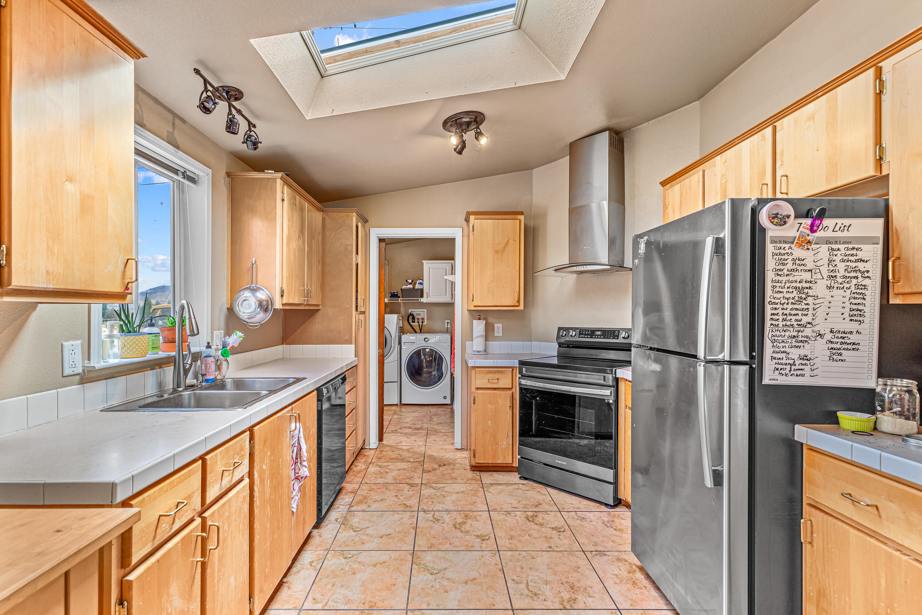 321 Clay Street, Unit 22 Ashland, OR 97520 - Photo 9 of 29 9R9A4051
