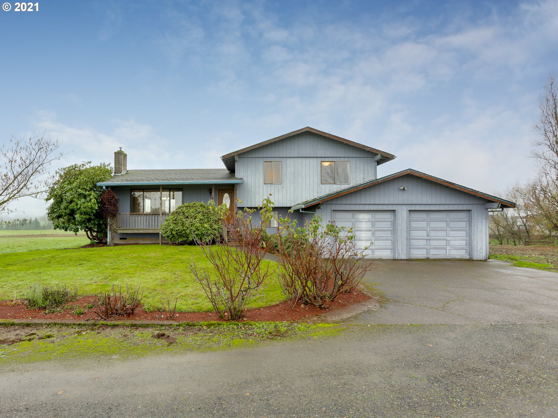 3422 South 31st Way Ridgefield, WA 98642 - Photo 1 of 32 a front view of a house with a yard and garage