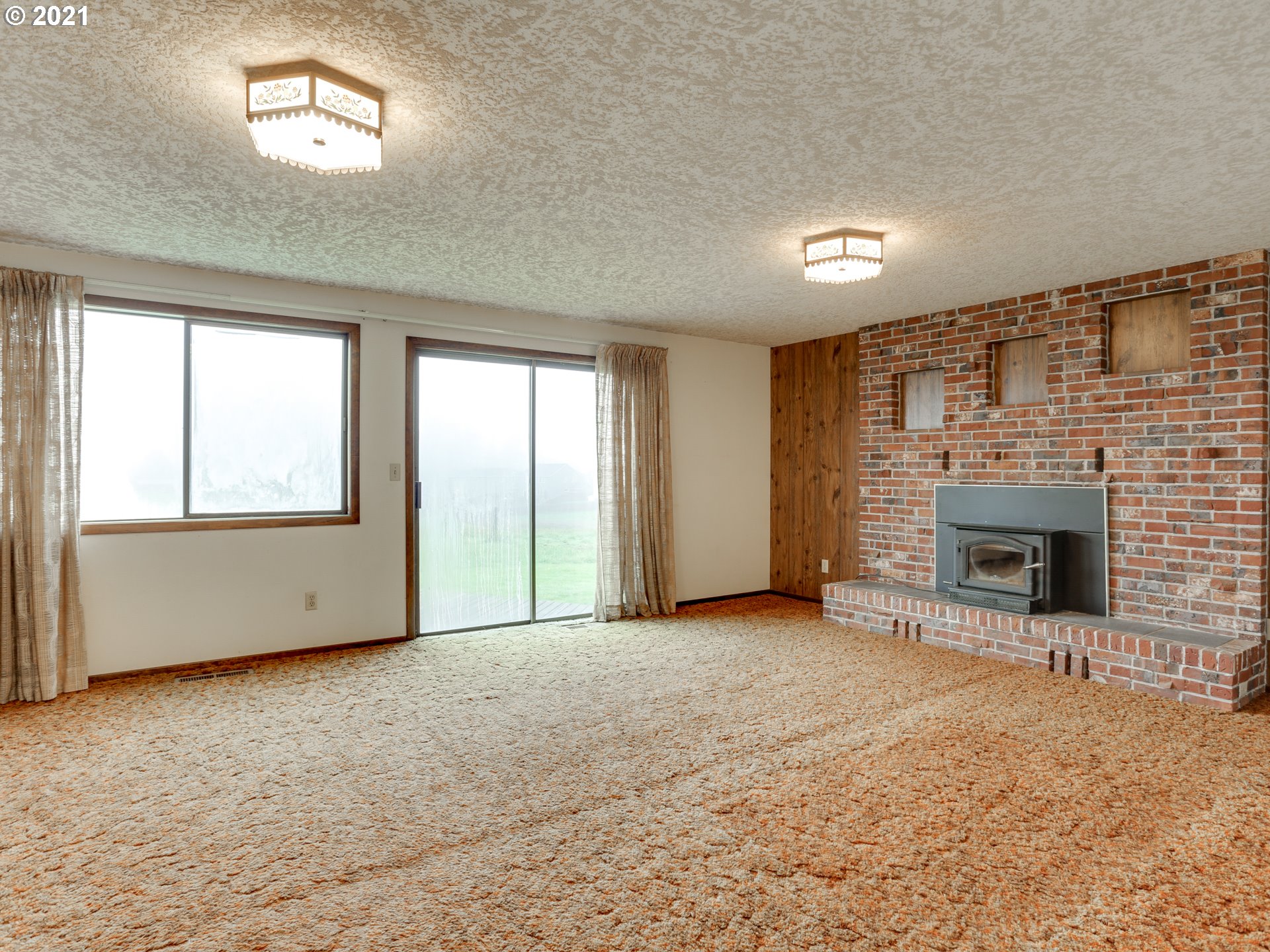 3422 South 31st Way Ridgefield, WA 98642 - Photo 20 of 32 an empty room with windows