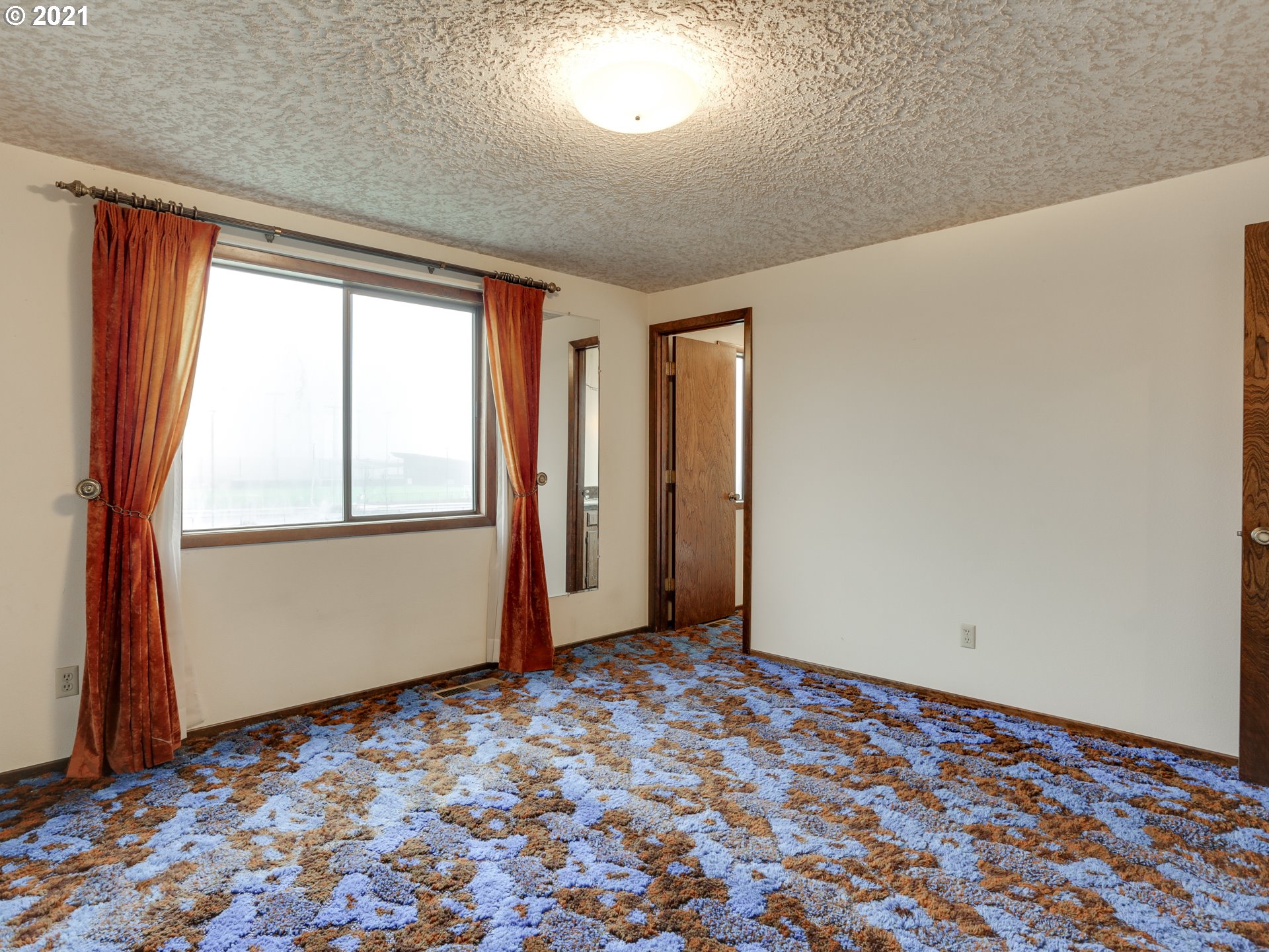 3422 South 31st Way Ridgefield, WA 98642 - Photo 24 of 32 a view of an empty room and window