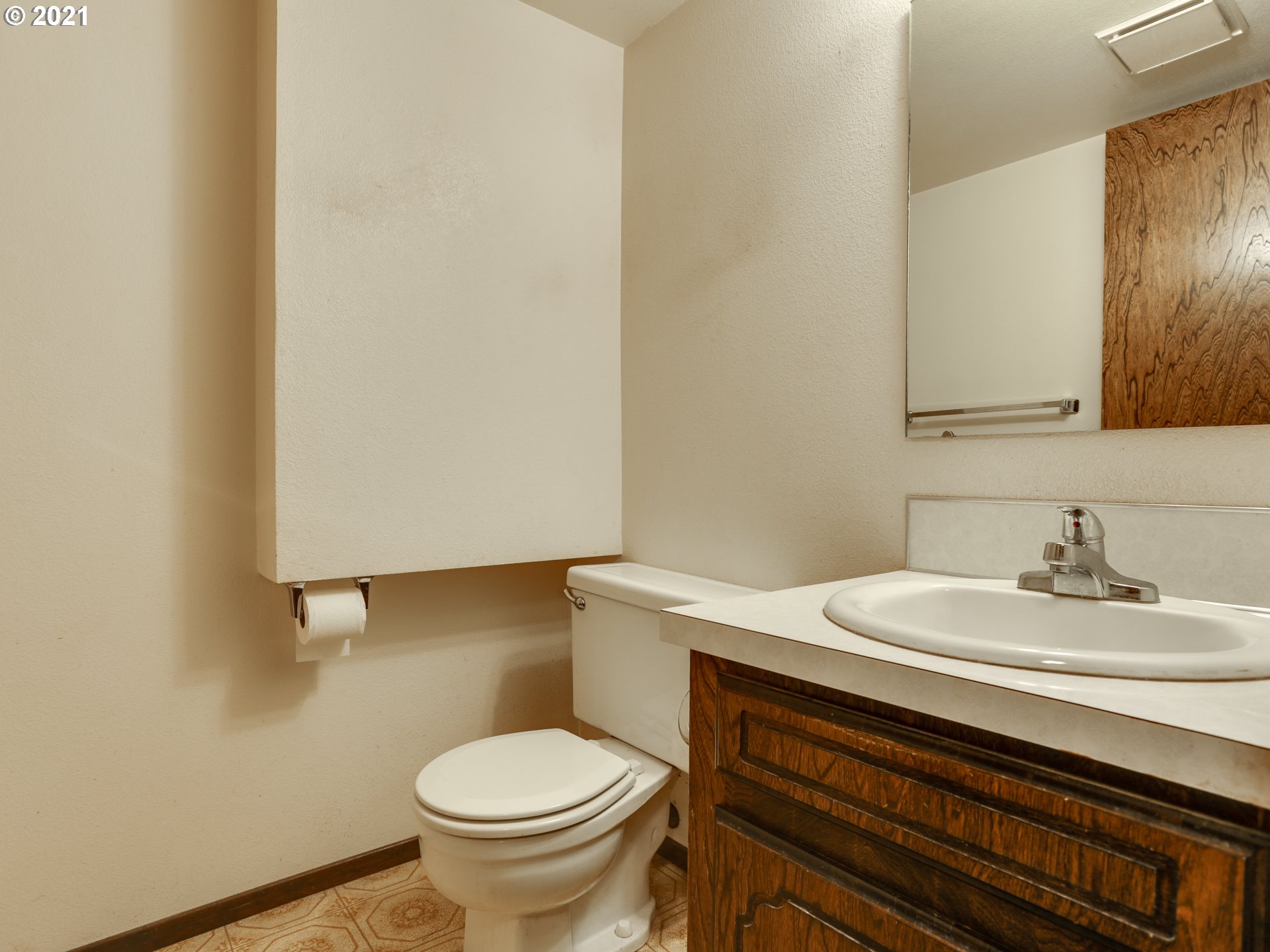 3422 South 31st Way Ridgefield, WA 98642 - Photo 31 of 32 a bathroom with a sink and a toilet